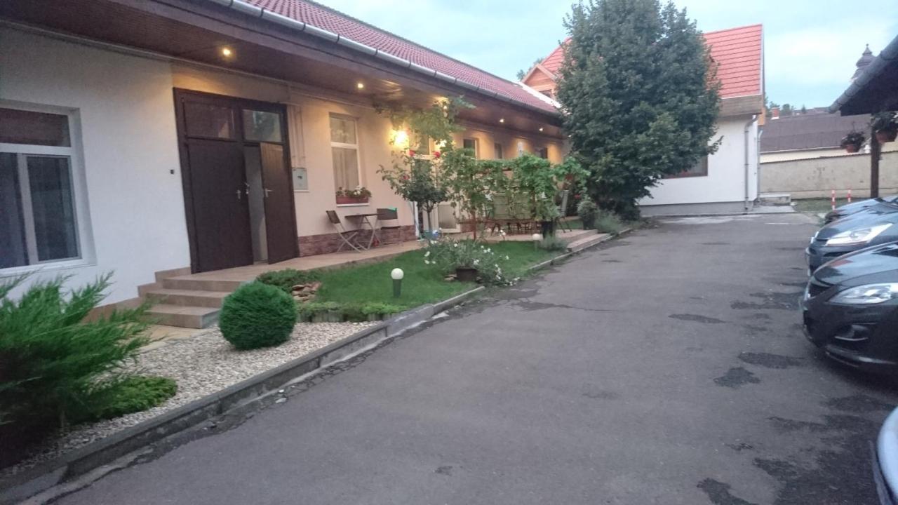 Nobilis Apartman Έγκερ Εξωτερικό φωτογραφία